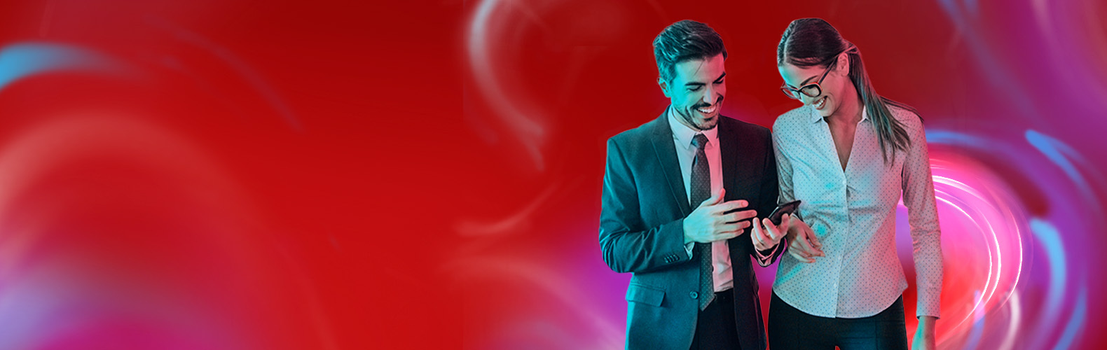 Empresarios disfrutando de la Red 5G de Claro Empresas. Empresarios disfrutando de la Red 5G de Claro Empresas.