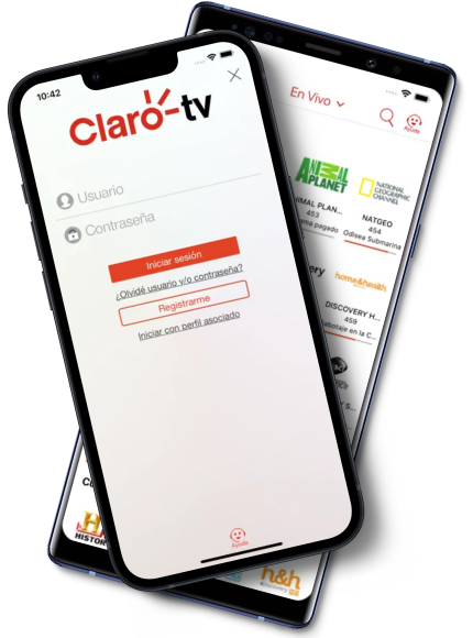 Persona utilizando su móvil con la App de Claro tv Persona utilizando su móvil con la App de Claro tv