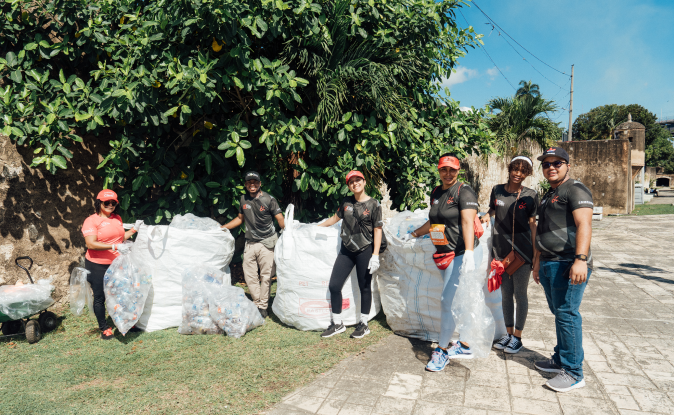 Reciclan +20mil botellas del Medio Maratón ‘25 | Claro Dominicana Descubre cómo Claro Dominicana impulsa la sustentabilidad en su Medio Maratón 2025. Sala de Prensa, Institucional.